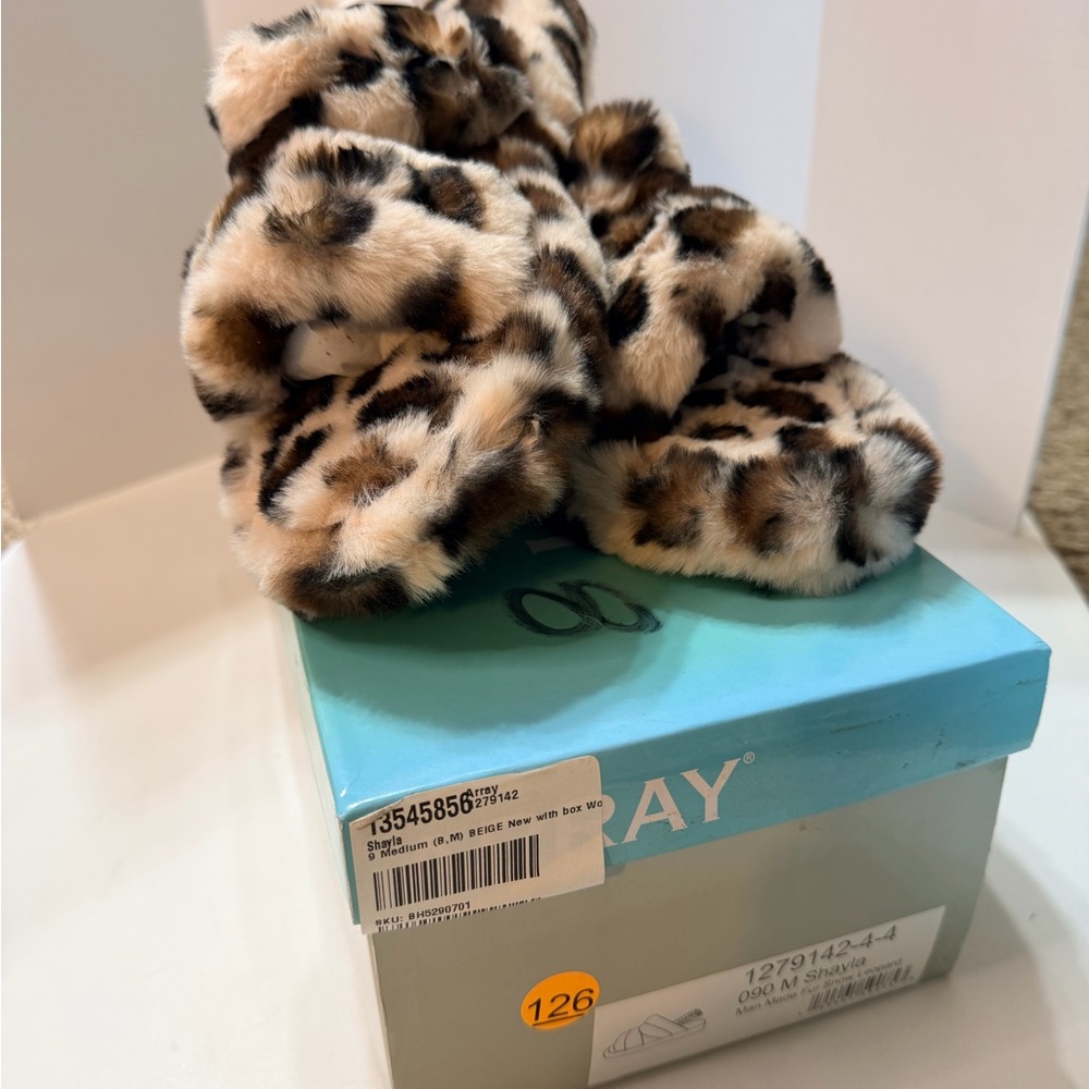 Array Leopard Print Fuzzy Slippers‎ - Picture 2 of 3